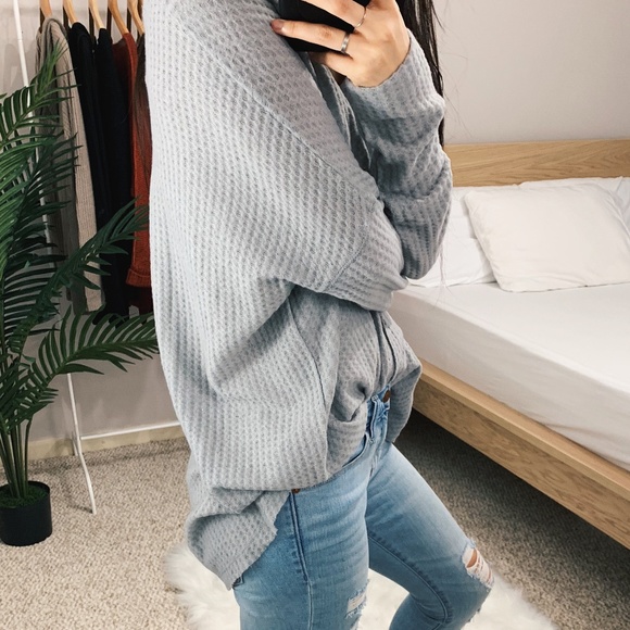 🆕 Vanessa - Gray Oversized Thermal Top - Picture 5 of 7